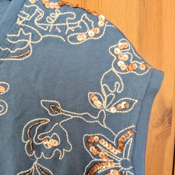 Akemi + Kin top from Anthropologie - Picture 5 of 5